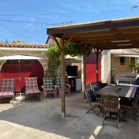 Appartement Tout Confort Avec Parking Ferme Arles Eksteriør bilde