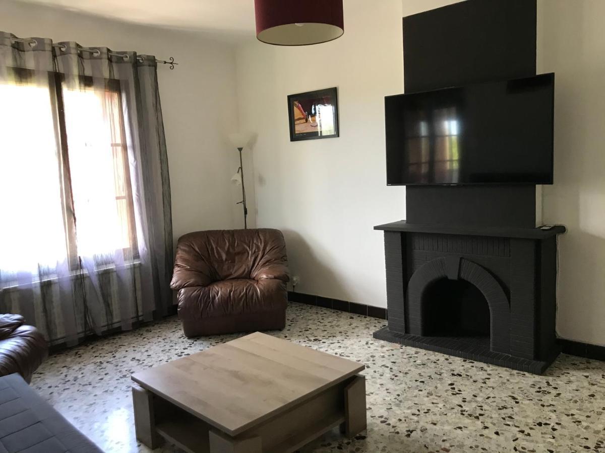 Appartement Tout Confort Avec Parking Ferme Arles Eksteriør bilde