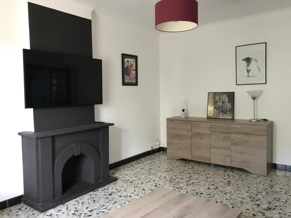 Appartement Tout Confort Avec Parking Ferme Arles Eksteriør bilde