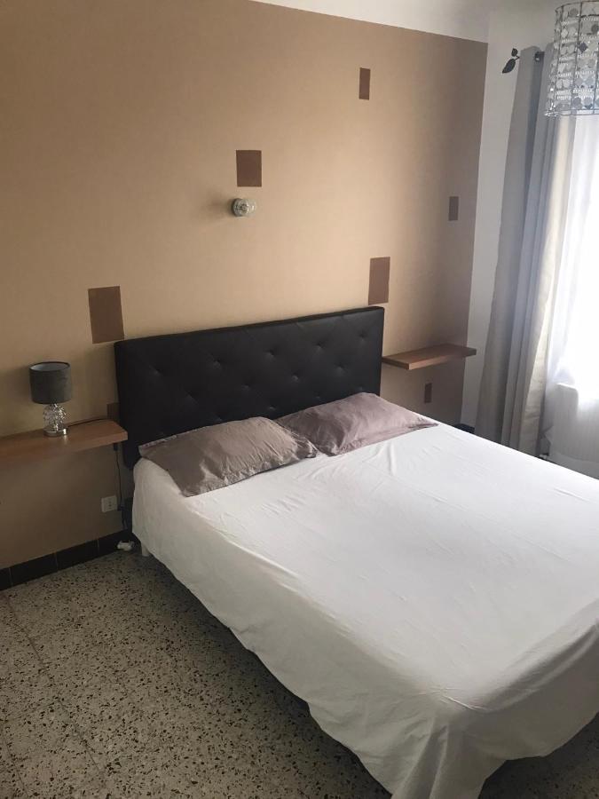 Appartement Tout Confort Avec Parking Ferme Arles Eksteriør bilde