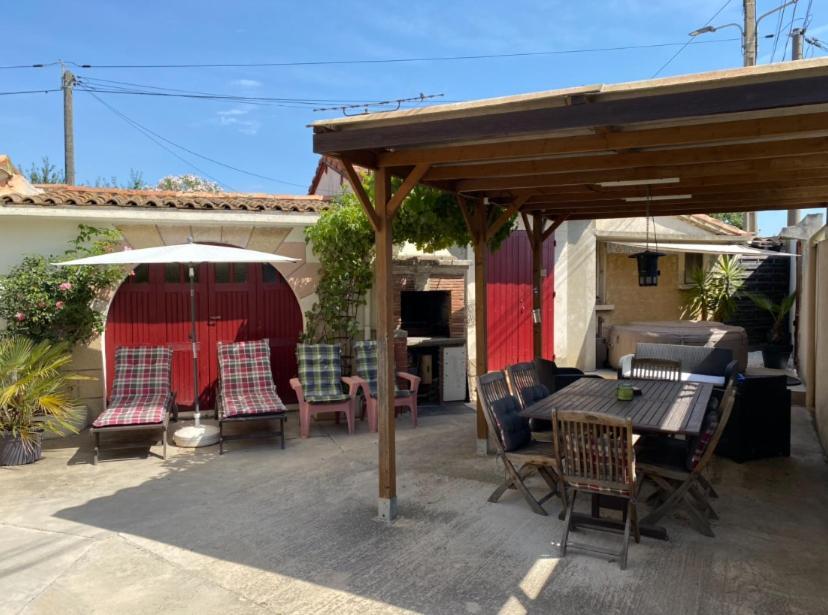 Appartement Tout Confort Avec Parking Ferme Arles Eksteriør bilde