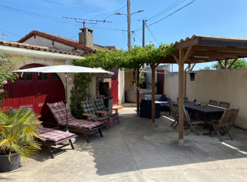 Appartement Tout Confort Avec Parking Ferme Arles Eksteriør bilde