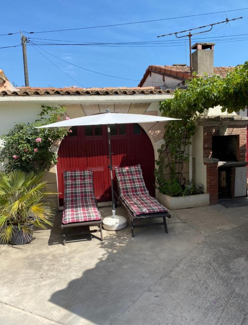 Appartement Tout Confort Avec Parking Ferme Arles Eksteriør bilde